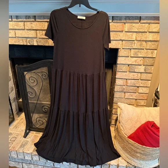 Zenana tiered long knit dress, black, size Large, EUC - Picture 1 of 3